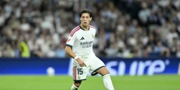 806x378-arda-gulerli-real-madrid-villareali-yendi-macta-viniciusun-kirmizi-kart-damgasi-1791666820407
